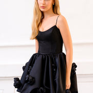 AUDRIE Чорна міні-сукняз 3D квітами та шовковим корсетом