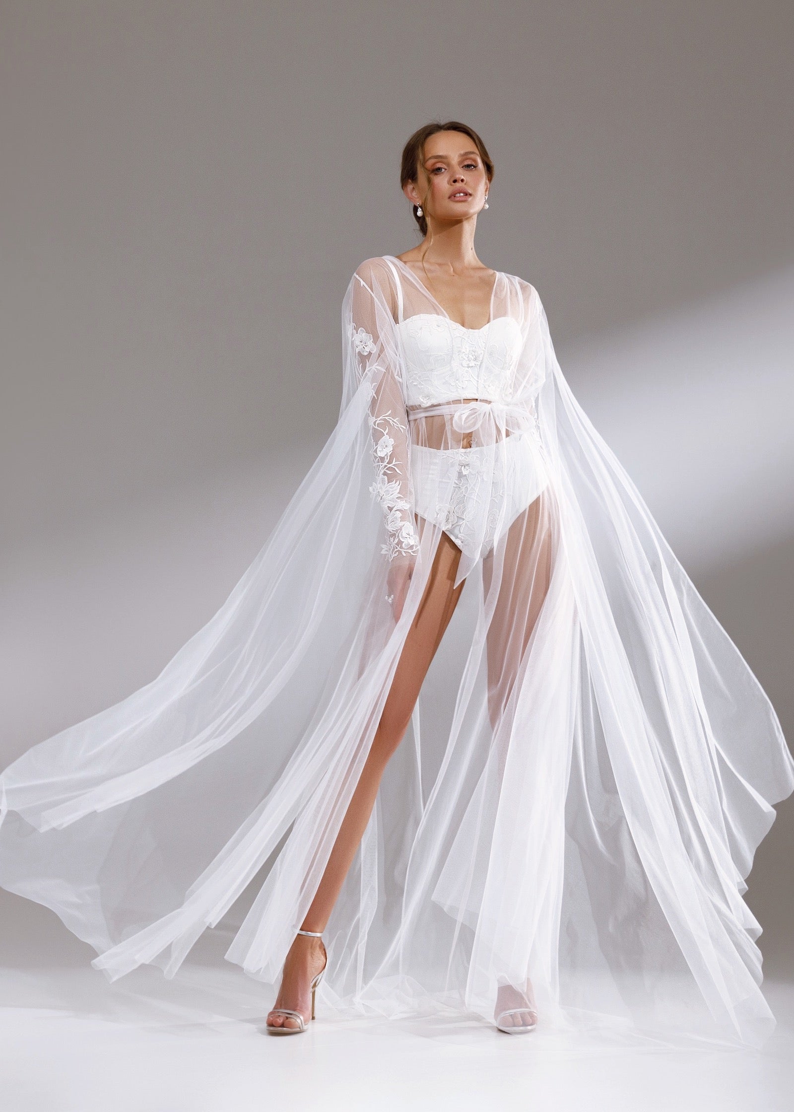 BLOSSOM легкий пеньюар  з квітковими аплікаціями