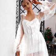 CLARISE будуарна сукня з довгими рукавами та перлинами