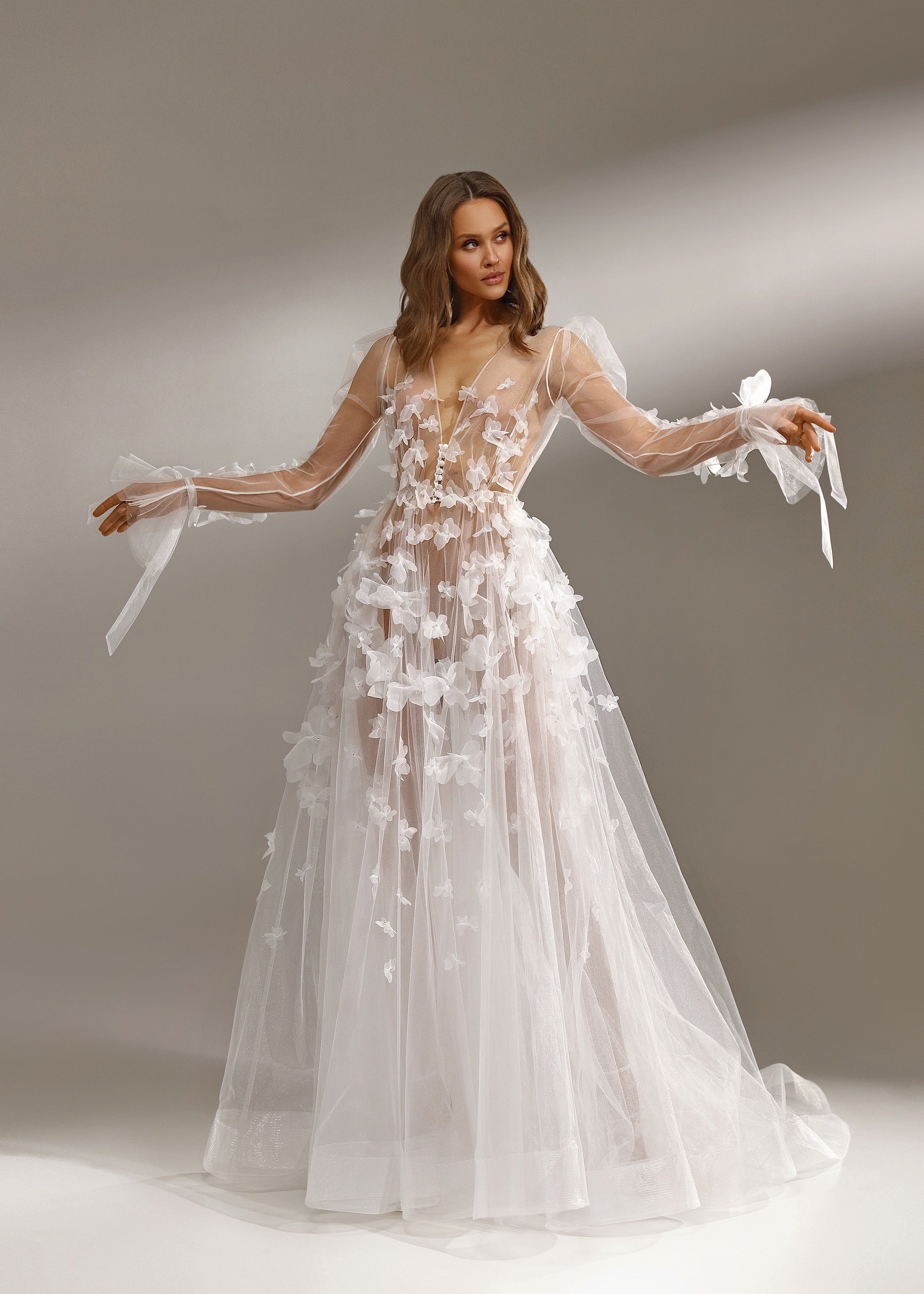 ELIZABETH Будуарна сукня з квітковим декором