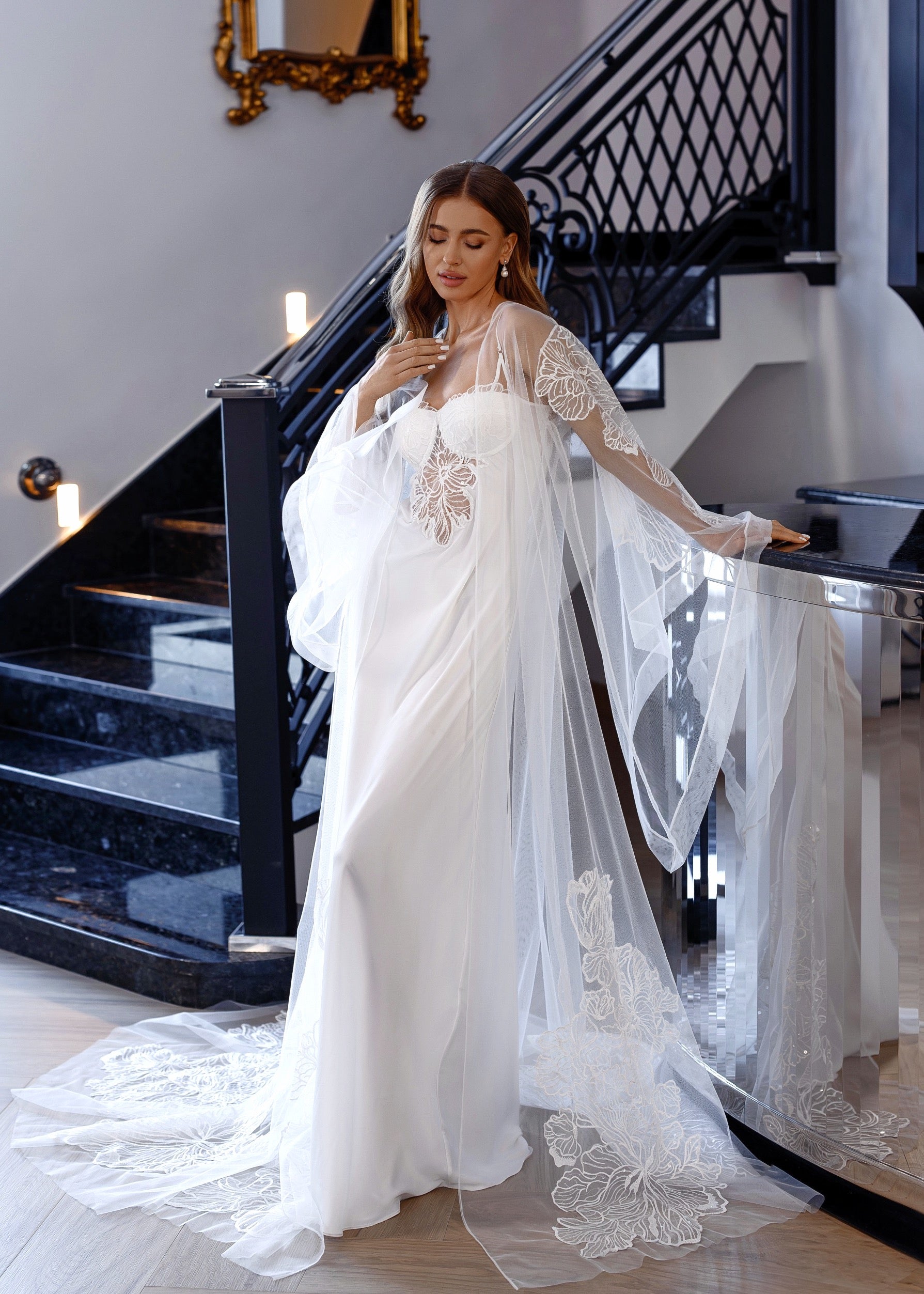 EMBER пеньюар з квітковою аплікацією 