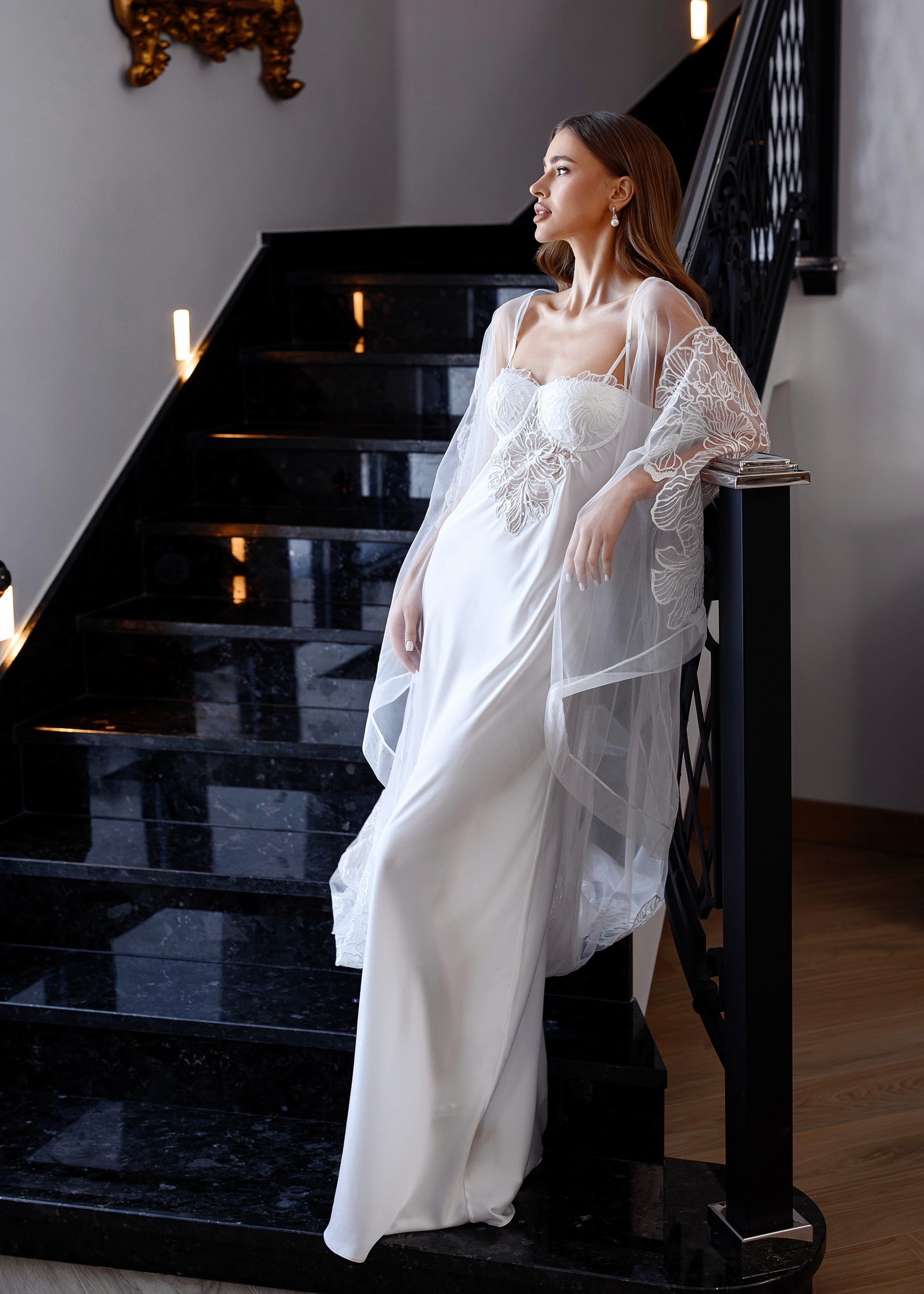 EMBER пеньюар з квітковою аплікацією 