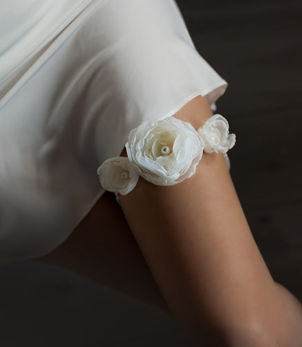 PEONY весільна квіткова підв'язка 