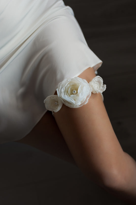 PEONY весільна квіткова підв'язка 