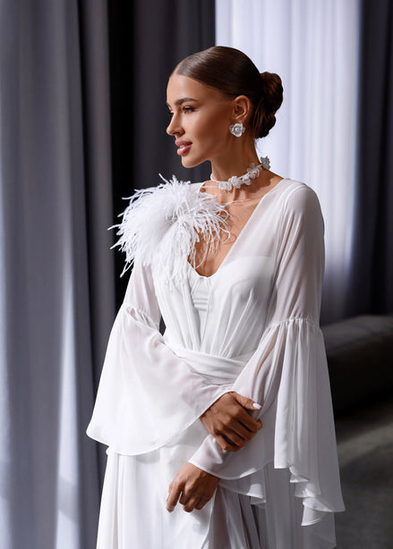Весільний шовковий халат VICTORIA з пір'яним акцентом та шлейфом