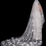 WHITE LOTUS фата з об'ємними квітами