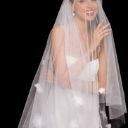 WHITE LOTUS фата з об'ємними квітами