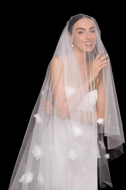 WHITE LOTUS фата з об'ємними квітами